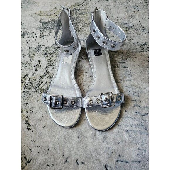 White House Black Market Cora Silver Leather Buckle Sandals Ankle Strap Sz 7.5 - Picture 1 of 8